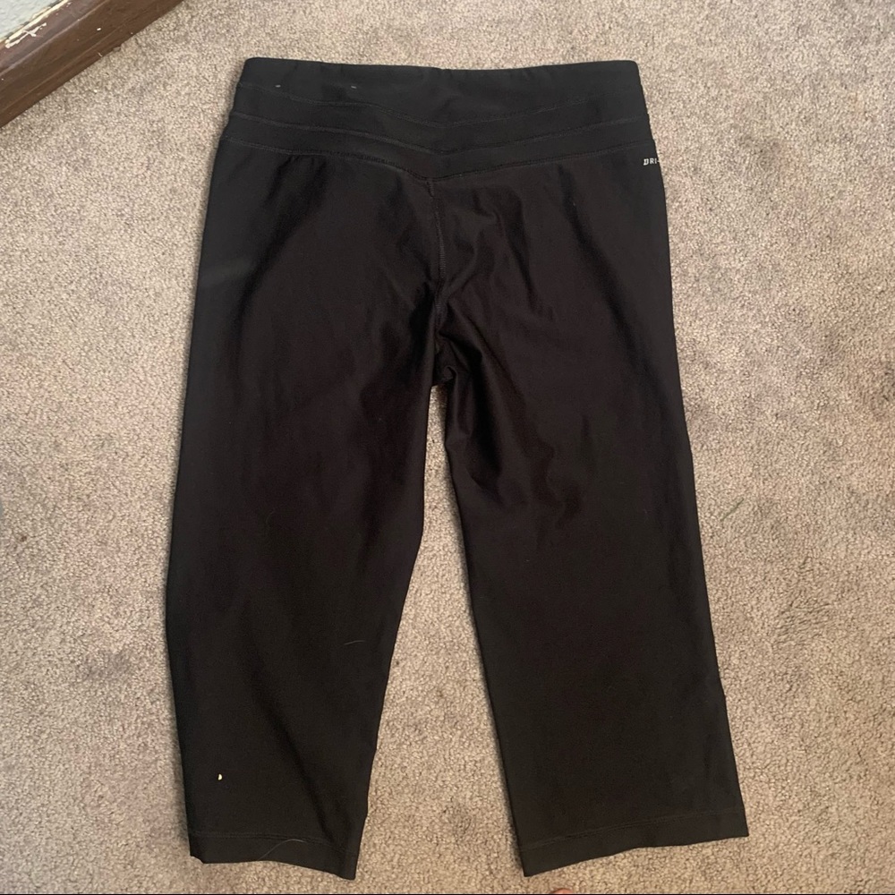 Nike dri-fit Capri size medium - Picture 2 of 2